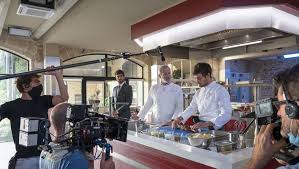 Une Nouvelle Serie De Tf1 Va Mettre En Scene Une Prestigieuse Ecole De Cuisine En 2020 Ecole De Cuisine Nouvelle Serie Mettre En Scene