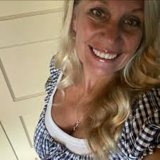 It's with great sadness, my mom passed away this morning. 🥺😭