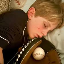 If you successfully feed and water them for nine years this is what  happens. Wow. I am blessed. I love this little fellow. Happy 9th birthday  to Levi. Credit goes to @cotabaum