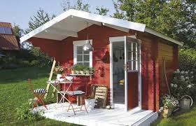 Use Room In Front Of Gartenhaus She Shed Traditional Sheds Shed