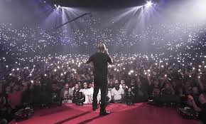 Il arrive forcment un moment o on se pose cette question. A Bercy Kery James Et Ses 20 000 Fans Vibrent Sur Banlieusards