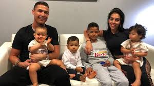 Spanish beauty georgina rodriguez caught ronaldo's attention at a vip eventcredit: Verdachtiger Bauch Ist Ronaldos Georgina Wieder Schwanger Promiflash De