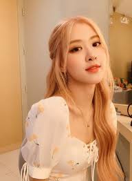 Gripped by a violent, terrifying illness, rose lives in seclusion with her husband, but the arrival of a stranger shatters the fragile refuge they have built. Pin By Evelyn Shee On Ê™ÊŸá´€á´„á´‹á´˜ÉªÉ´á´‹ Blackpink Rose Blackpink Blackpink Fashion