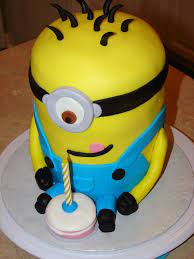 Here's a mouthwatering collection of minion cake designs offering a wide variety of scrumptious cake flavors from decadent chocolate chip to fresh banana. Minion Cakes Decoration Ideas Little Birthday Cakes