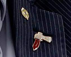 O coronel elcio franco, número dois do ministério da saúde durante a gestão de eduardo pazuello, é ouvido neste momento pela cpi da covid. Em Depoimento Elcio Franco Evita Polemica E Nao Usa Broche Com Caveira Na Cpi