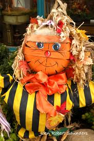 There Is So Much Detail Put Into The Decorations Of Gatlinburg And Pigeon Forge Fall Decor Holiday Food Crafts Gatlinburg