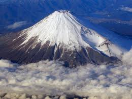 Perlu diketahui, gunung everest yang menjadi gunung tertinggi di dunia ini berada di himalaya. 30 Gambar Pemandangan Alam Gunung Pantai Laut Terindah