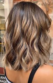 Venez étudier en coiffure au québec ! Summer S Gone It S Fall Now Looking For A Change In This Fall It S Time To Head To The Salon And Hit The Hair Styles Light Hair Color Hair Color Light Brown