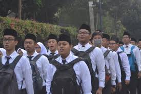 Dia mencoba untuk melupakan, namun rasa penasaran terus menyelimuti pikirannya. Lima Peran Mahasiswa Yang Sebenarnya Kognisia