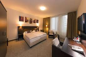 Si decides alojarte en holiday inn hamburg, te encontrarás en una fantástica zona de hamburgo (rothenburgsort) y estarás a menos de cinco minutos en coche de mercado de abastos de. Holiday Inn Hamburg City Nord Hotel Hamburg From 93 Lastminute Com