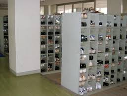 Pourquoi Retirer Ses Chaussures Au Japon Japanese School Japan Education System Schools Around The World