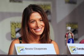 Aahoo joansouz shahi, who we all know as sarah shahi, was born in euless, texas to a mexican mother and iranian father, he had left his homeland just after playing bit parts in shows like alias and dawson's creek, sarah's break came when in her role as fan favorite character carmen de la pica. Sarah Shahi Steckbrief Promi Geburtstage De