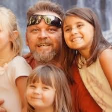 Sandi Ellis's Instagram, Twitter & Facebook