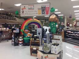 Shoprite Parsippany Nj Saint Patrick S Day Display With Images Beer Display Retail Display Liquor Store