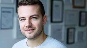 David chtěl pomoci lidem, kterým nikdo nepomáhá. S Doniem už vybral  miliardu