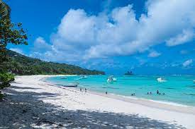 Sirka luzka je 90 cm a dlzka 200 cm. Seychely Zakladne CestovateÄ¾ske Informacie Dovolenka Sme