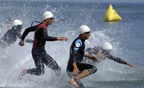 Bununla birlikte kendisi de türkiye'nin ilk triatleti olarak resmi kayıtlara geçmi ş tir. Triatlon Nedir Triatlon