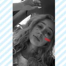 Amber Cozad's Instagram, Twitter & Facebook