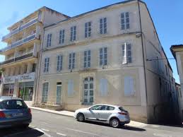 Mieux protéger les chiens et lutter contre l'abandon, c'est le double objectif d'une ordonnance du gouvernement à laquelle est pleinement associée la fondation 30 millions d'amis. Un Immeuble Auscitain Mis En Vente Par L Etat Le Journal Du Gers