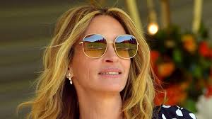 Julia roberts' kids know she's a big deal but ask, 'are you more famous than taylor swift?' i don't think they will ever have a true sense of my fame, julia roberts told harper's bazaar of her kids: The Real Reason We Never Hear About Julia Roberts Kids