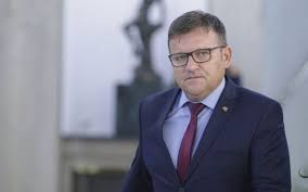 Ministrul muncii, marius budăi, a anunţat vineri că deja au fost transmise pensionarilor 35.000 de decizi privind recalcularea pensiilor pentru grupele 1 şi 2 de muncă, urmând ca până în sărbătorile de paşte, 30.000 dintre acestea să fie puse în plată. Pensiile Au Fost Recalculate E Oficial De Cand Se Primesc Mai MulÅ£i Bani