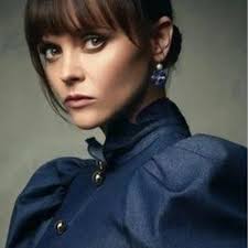 Hoy es el cumpleaños 45 de Christina Ricci Quien dio vida a Katrina Van  Tassel en Sleepy Hallow (El Jinete sin Cabeza) y a Laurel Gates (Marilyn  Thornhill) en la serie de