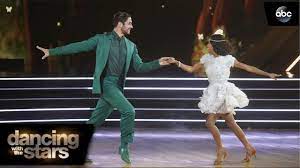 On november 23, 2020, the bachelorette star kaitlyn bristowe and professional dancer artem chigvintsev were announced winners, marking chigvintsev's first win in the united states. Dancing With The Stars 2020 Am 28 9 2020 Ausgeschieden In Der Disney Night Punkte Tanze Songs