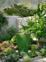 Decoration De Jardin Moderne Avec Fontaine Large Backyard Landscaping Front Yard Landscaping Design Front Yard Garden Design
