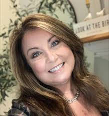 Stephanie Carden's Instagram, Twitter & Facebook