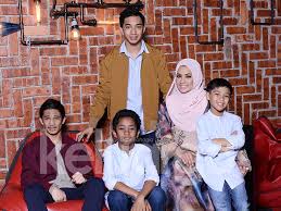 Wan abd bukhari bin wan salleh. Cabaran Dugaan Zarina Zainuddin Besarkan 2 Anak Autisme Keluarga