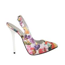 In questo caso basterà puntare su tacchi più confortevoli, ma non per questo meno cool. Chanel Da Donna Con Plateau Interno In Tessuto Multicolore Floreale Tacco 12