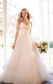 Brautkleid asymmetrisch stufen volants cocomelody. Wundervolles Ballkleid Mit Stufenrock Und Ruschen Oberteil Martina Liana