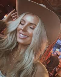 Abby Marie's Instagram, Twitter & Facebook