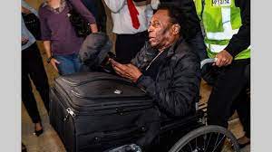His parents decided to remove the i and call him edson, but there was a mistake on the birth. Sante Le Roi Pele Malade Vit Reclus D Apres Son Fils Gabon Sport