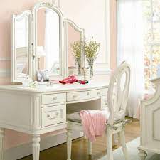 Makeup table à partir de makeup table vanity table dressing catégorie, livraison gratuite. La Table De Maquillage Pour Votre Coin De Beaute Table Maquillage Maquillage Tables Vanites Amenagement Interieur