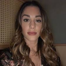 Alexandra Whitmore's Instagram, Twitter & Facebook