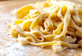 Am 30 de ani de experienta in domeniul alimentar si o mare pasiune pentru traditiile gastronomice romanesti. Taitei De Casa Jurnal De ReÅ£ete