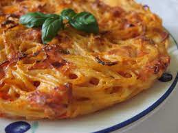 frittata spaghetti insaporita pomodori provola parmigiano spaghetti al forno ricette piatti di cucina