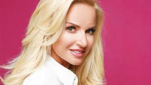 Αντιμετωπίστε τα φουντωτά μαλλιά με προϊόντα κατά του φριζαρίσματος ή φυσικές μάσκες και δείτε τα ιδανικά τα όμορφα και καλοχτενισμένα μαλλιά απογειώνουν την αυτοπεποίθηση μιας γυναίκας. Eidhseis Me 8ema 8anashs Aleyras Yupiii Gr