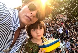 Shah rukh khan memang sangat beruntung memiliki tiga orang anak yang tumbuh menjadi sosok yang tampan dan menyenangkan. Potret 3 Anak Shah Rukh Khan Cakep Cantiknya Bikin Susah Kedip Okezone Celebrity