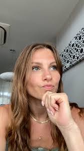 Jane Caron's Instagram, Twitter & Facebook