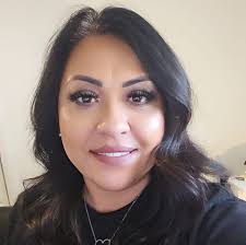 Kim Fuentes's Instagram, Twitter & Facebook