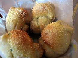 Garlic Knots Pains Pizza A L Ail Recette Recettes De Restaurant Idee Recette Alimentation
