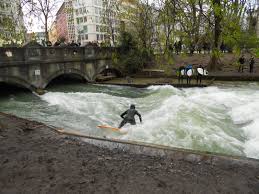 The englisher garten is an enchanted park, where you can do lots of things. Englischer Garten Surf