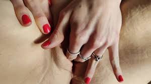 REDHEAD LOVES TO PLAY - Pornhub.com