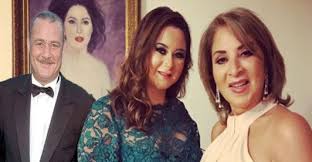 احتفلت الممثلة المصرية مي نور الشريف بعيد ميلادها، بحضور أسرتها المكونة من والدتها الفنانة الكبيرة بوسي، وخالتها الممثلة المعتزلة نورا. Ø§Ù„ÙÙ†Ø§Ù†Ø© Ø¨ÙˆØ³ÙŠ ØªÙ†ÙÙŠ Ø®Ø¨Ø± Ø²ÙˆØ§Ø¬Ù‡Ø§ Ù…Ù† Ø§Ù„ÙÙ†Ø§Ù† ÙØ§Ø±ÙˆÙ‚ Ø§Ù„ÙÙŠØ´Ø§ÙˆÙŠ Ù…Ø¬ØªÙ…Ø¹ Ø§Ù„ÙÙŠØ±Ø§Ù„