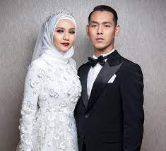 Model baju kebaya pengantin terbaru yang jadi tren fashion 2020 (desainer set couple baju kurung moden nikah dan baju melayu moden 2019 facebook facebook.com/koleksiedelweiss/. 8 Idea Baju Nikah Untuk Inspirasi Anda Nikahsatu