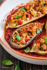 Gefullte Auberginen Aus Dem Ofen Mit Pikanter Tomatensauce Rezept In 2020 Gefullte Auberginen Gefullte Auberginen Rezepte Tomaten Sauce