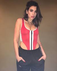 Dua lipa nasceu no dia 22 de. Dua Lipa Do Amor Por Portugal A Conquista Do Merecido Grammy