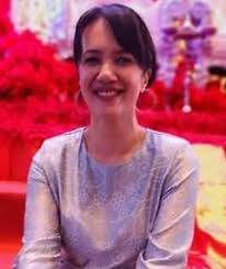 Percintaan dua dunia berbeza… sebuah filem komedi seram yang mengisahkan bob, berperwatakan lurus bendul dan baik hati y. Tolong Awek Aku Pontianak 2011 Mubi